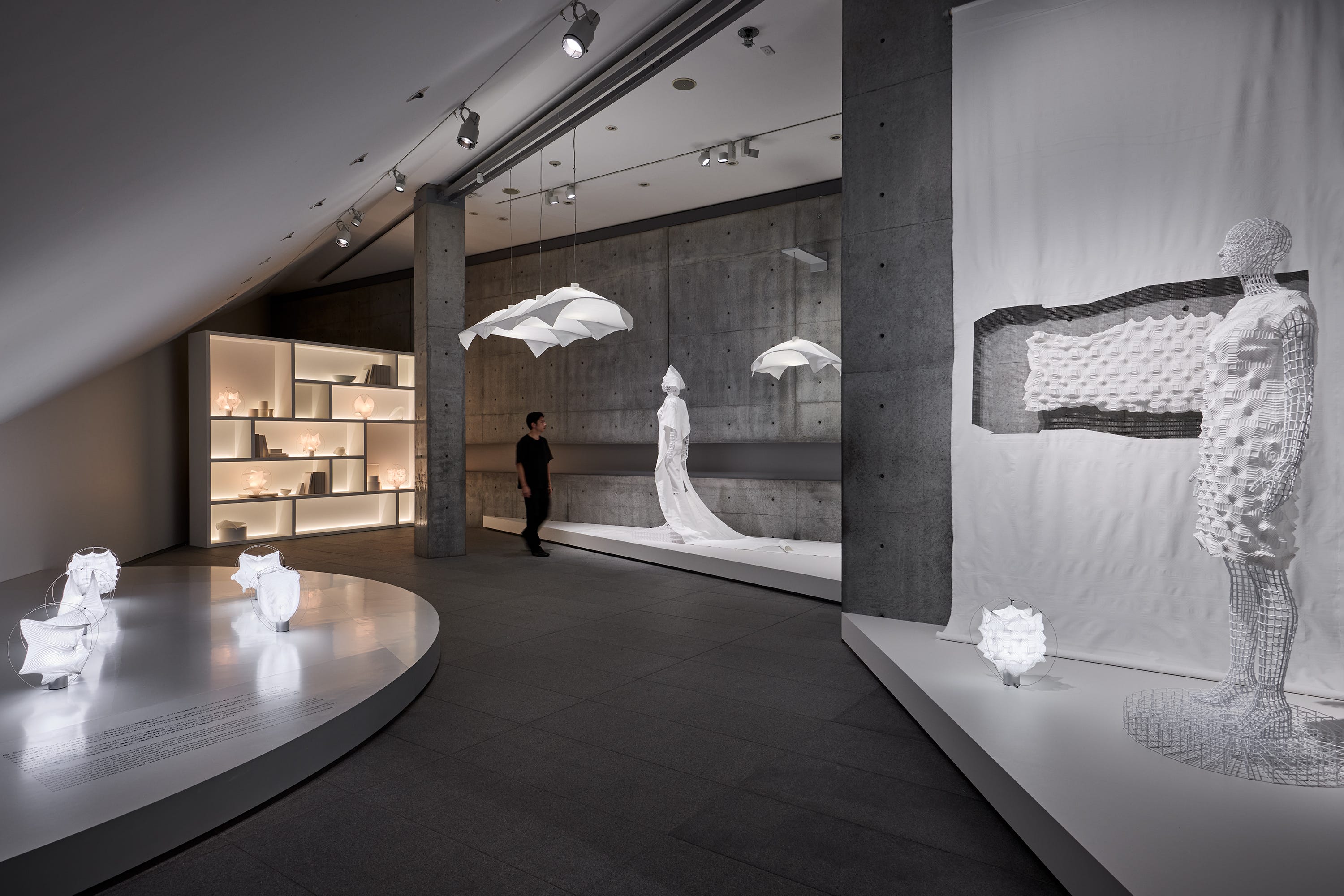 A-POC ABLE ISSEY MIYAKE “一枚の布”からはじまる照明プロジェクト展