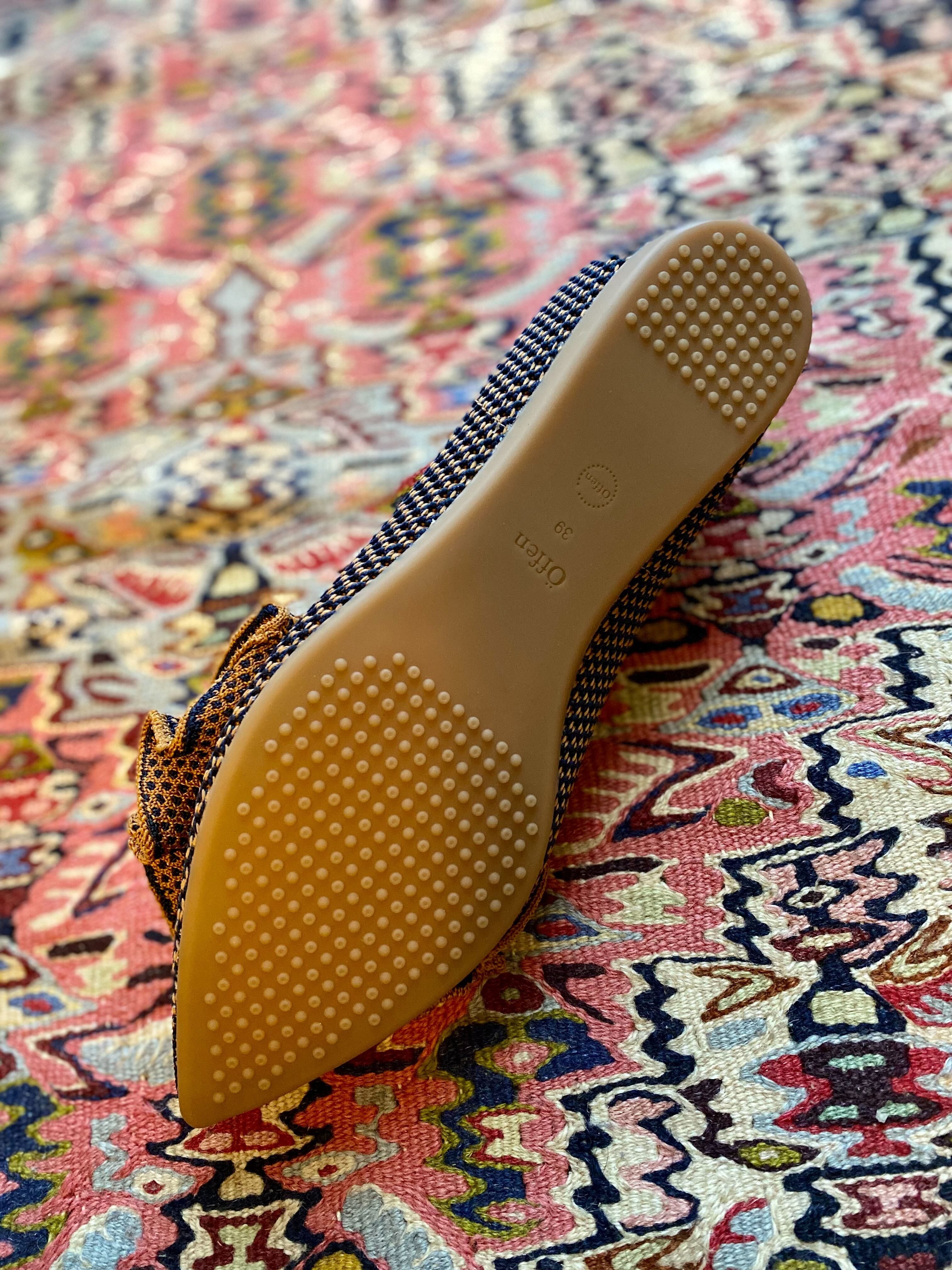 スニーカー超えの履き心地！「オッフェン」のフラットパンプスを