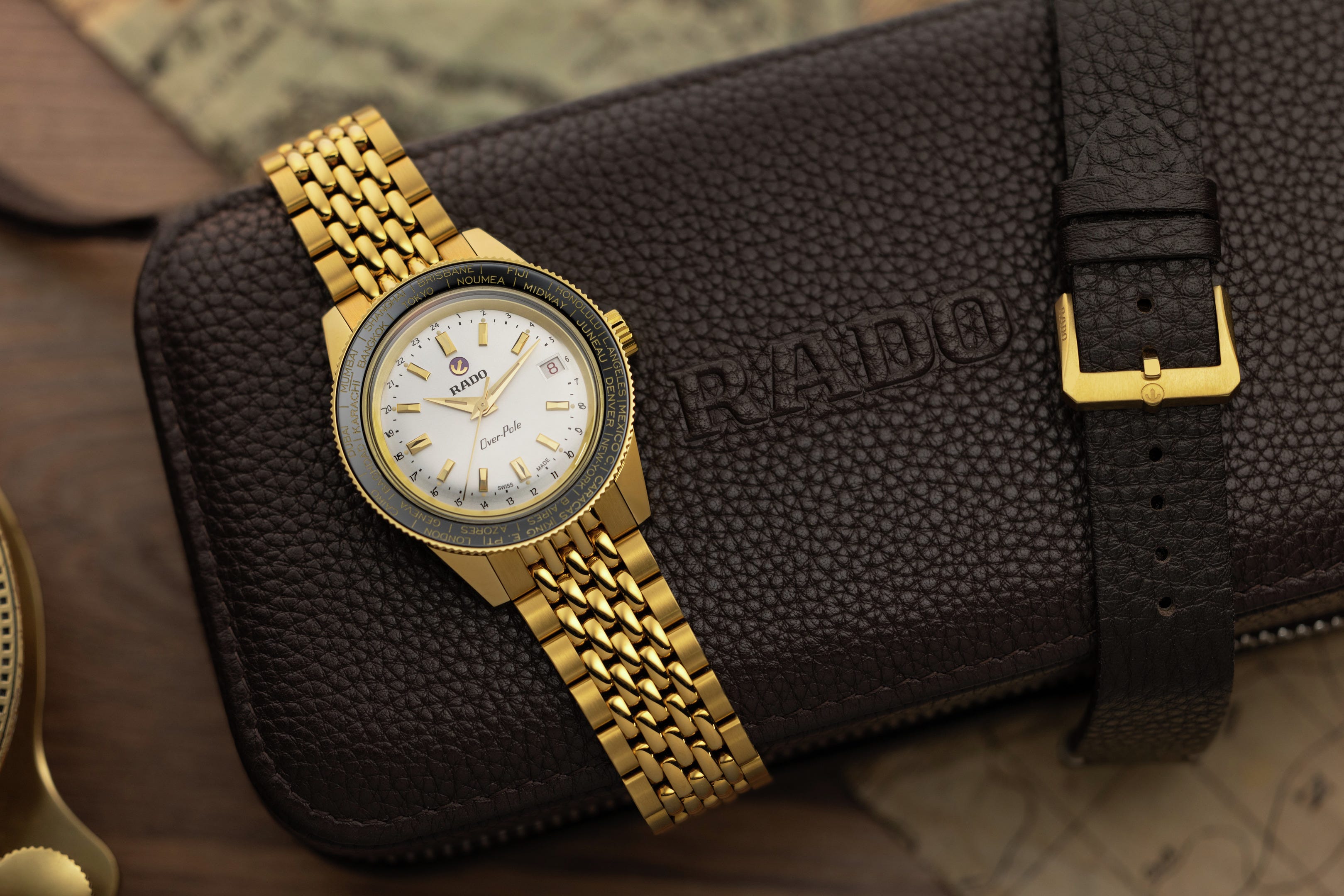 ラドーのアイコニックな時計「キャプテン クック オーバーポール」が