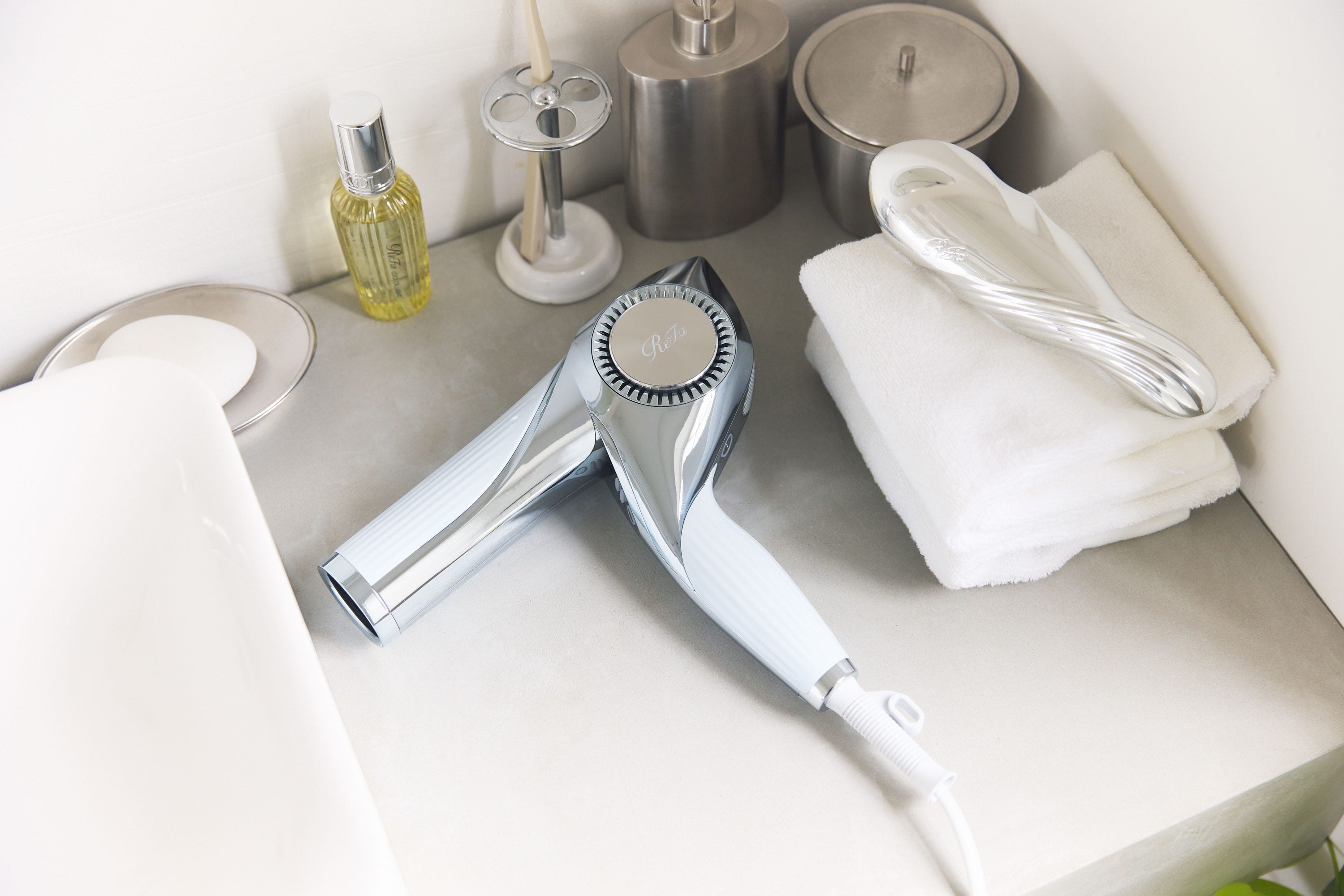 ドライヤー最前線！「リファ」で話題の新機能をエディターがチェック