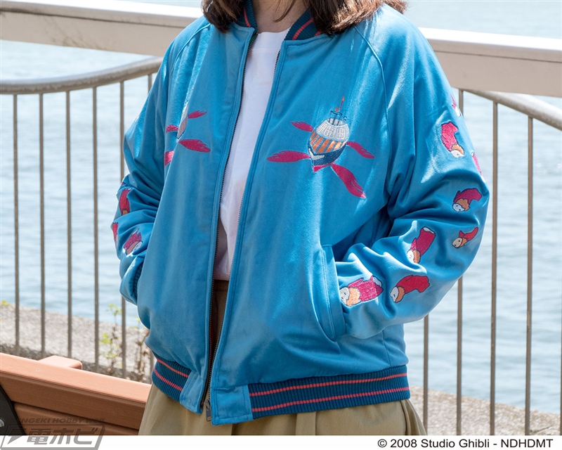 トトロを乗せて走る“疾風ネコバス”を大胆に刺繍した『となりのトトロ