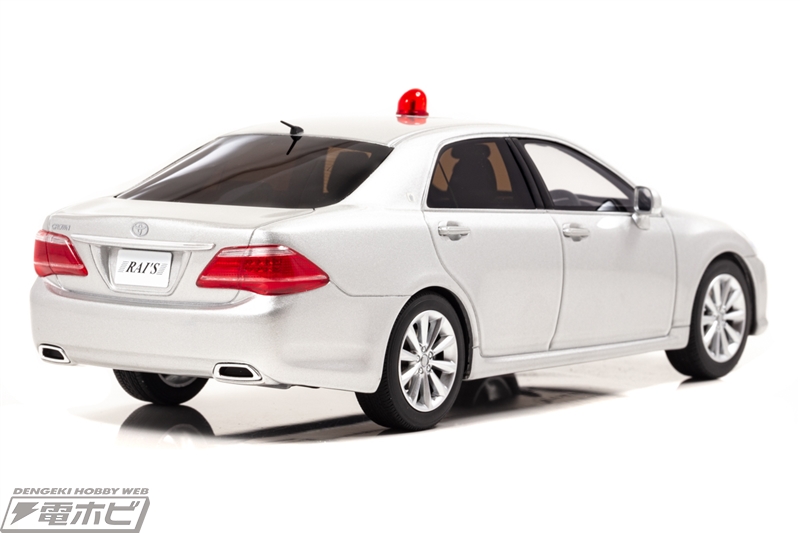 限定400台！銀色のトヨタ200系クラウン交通覆面パトカーが迫力の1/18