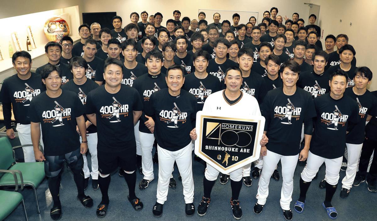 巨人】祝400号！全員で阿部T - スポーツ報知