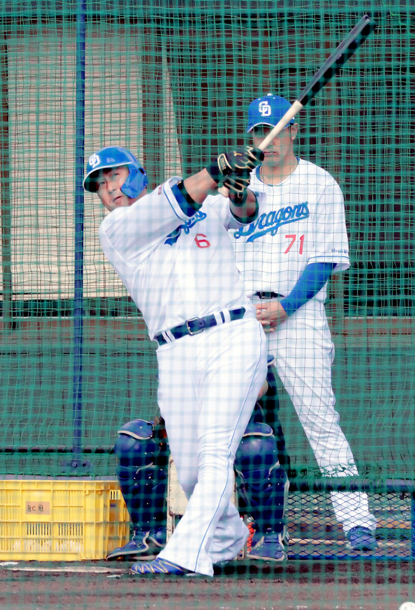 中日】背番号「6」初披露の主砲がシート打撃でサク越え0発も「大人