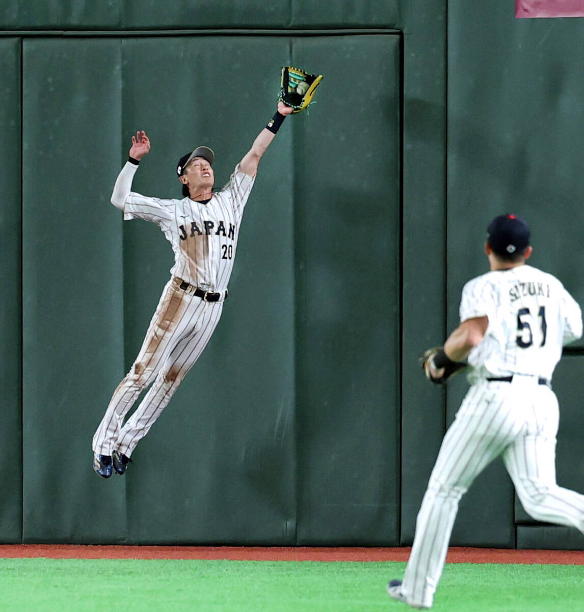 2022年の「鷹の祭典」ユニフォームは白基調 黄色のアンダーシャツに