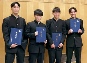 横浜C】中村俊輔が入団会見「カズさんもいるので、『年齢も年齢なので