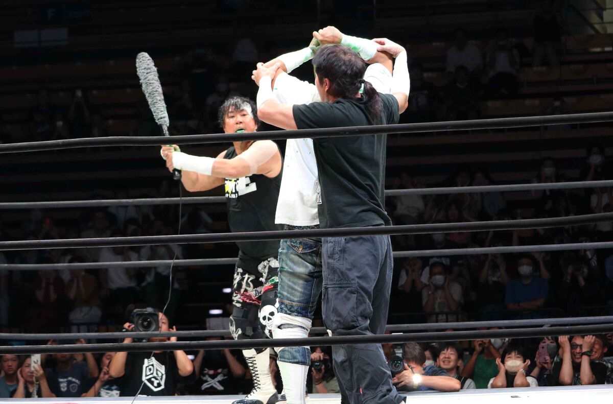 大仁田厚、秋山準に電流爆破バット一閃で快勝「アジアタッグ挑戦を正式