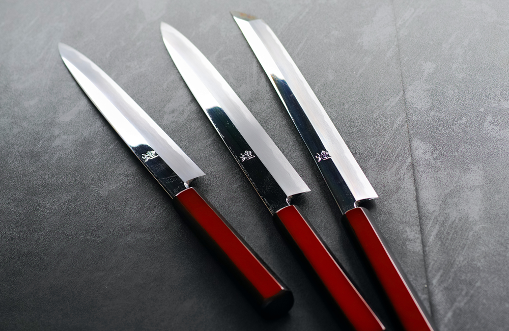 煌 白一鋼 鏡面仕上 赤呂柄 先丸蛸引包丁 – 堺一文字光秀