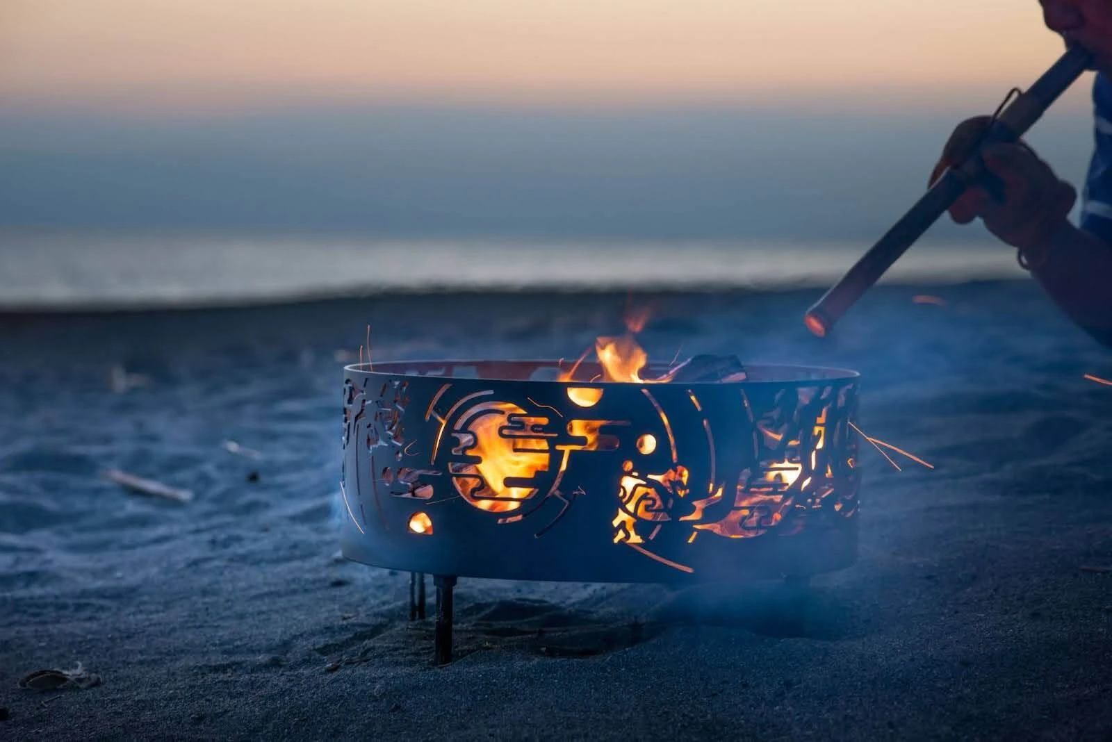 和柄のかっこいい焚き火台「荒魂(あらみたま)」をご紹介。後半では