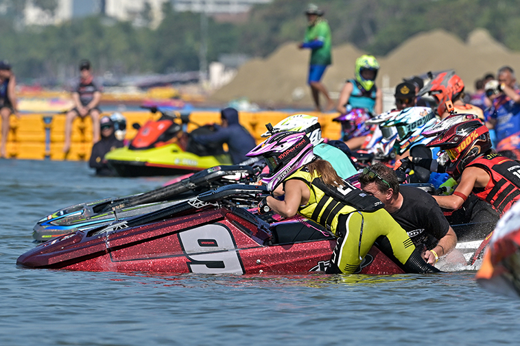 ワールドカップ】水上バイクの世界大会で金子真珠が三冠達成｜WGP#1