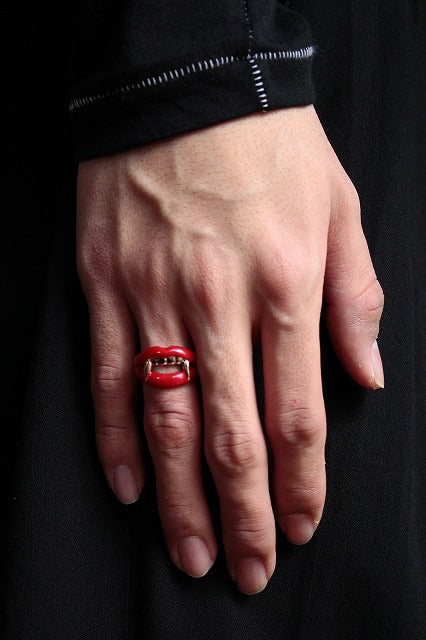 Vampire Fang Ring – HUES ONLINE