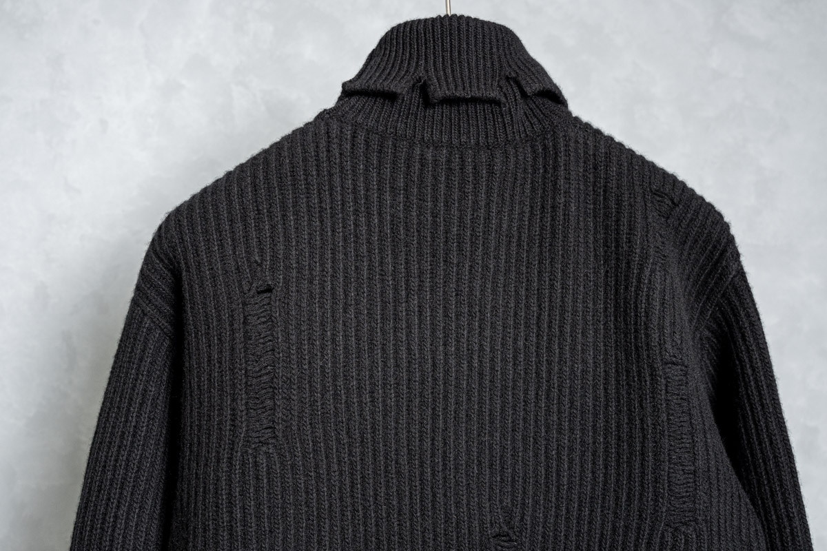 アンドゥムルメステールのハイネックダメージニット | HUES 福岡
