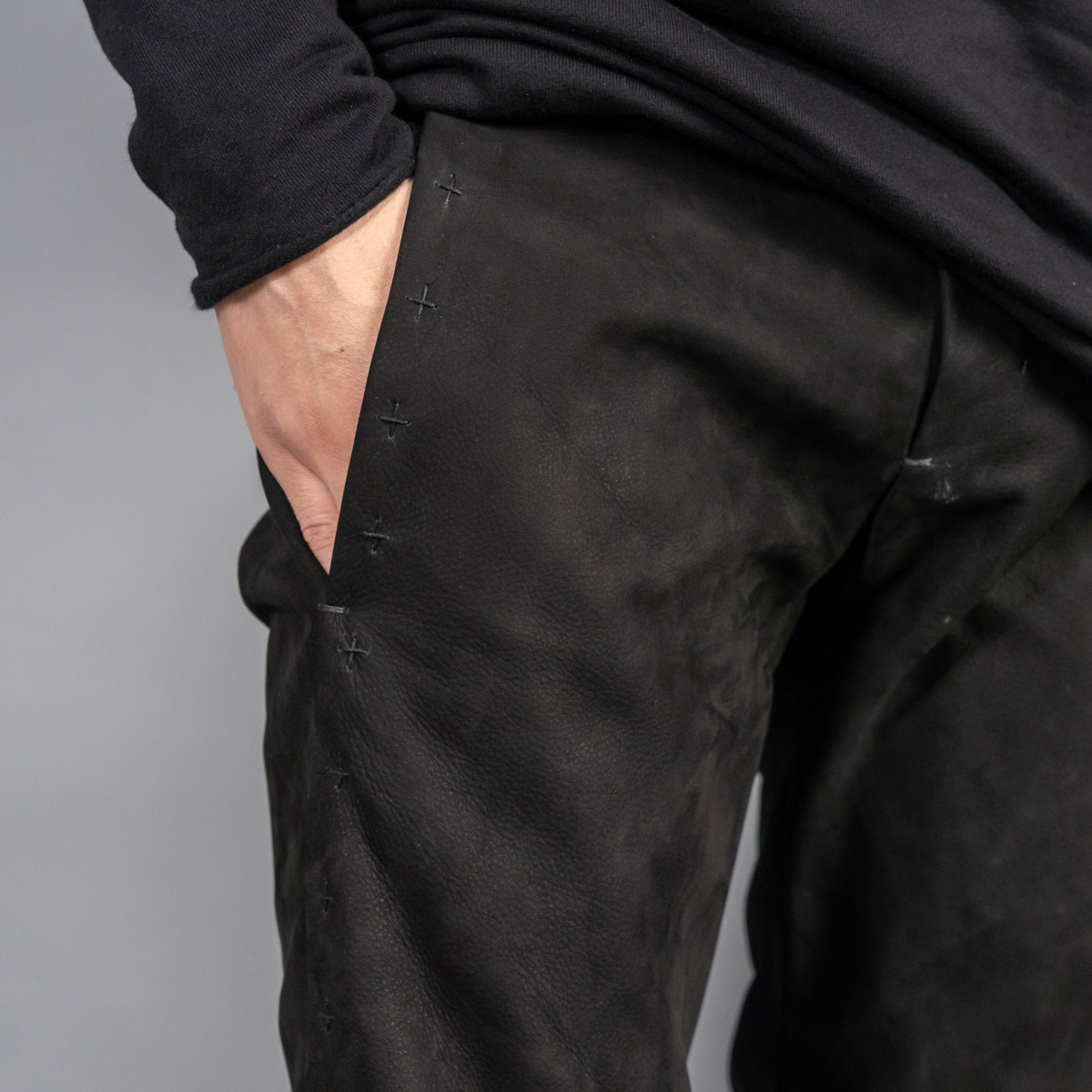 m.a+のクロスステッチ レザーパンツ | HUES 福岡セレクトショップ