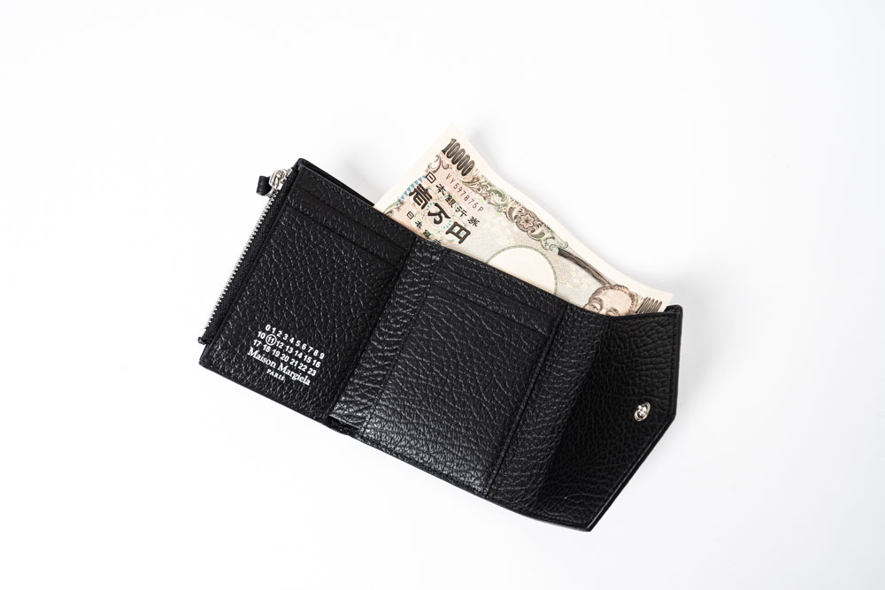 YouTube解説付き】メゾン マルジェラ 三つ折りミニウォレット | HUES