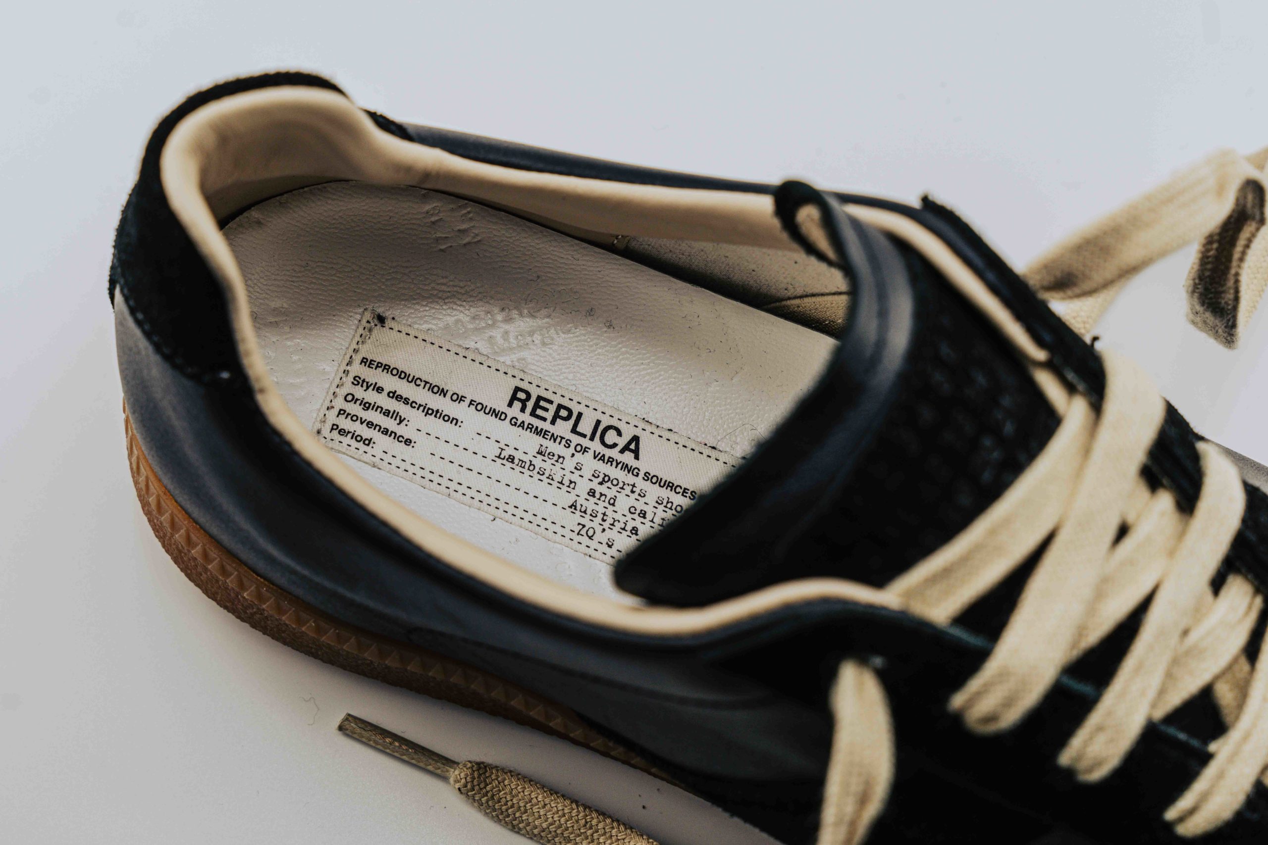 メゾンマルジェラのジャーマントレーナー | HUES 福岡セレクトショップ