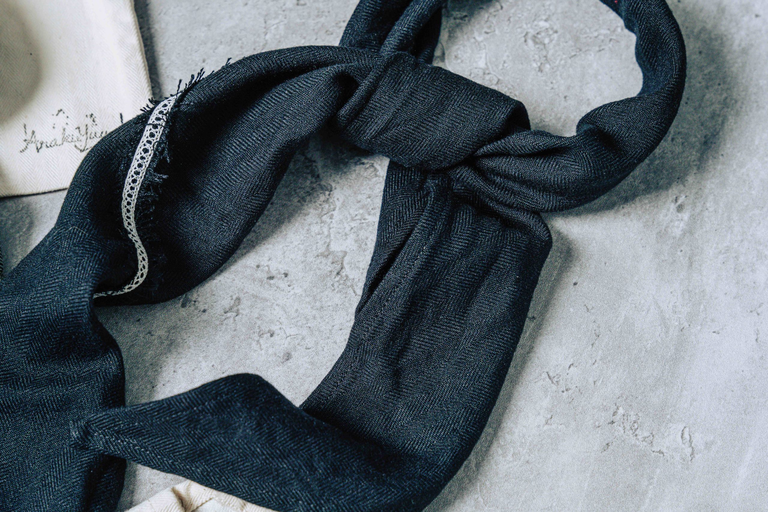 アラキ ユウ シルクスカーフ 発売開始 | HUES 福岡セレクトショップ