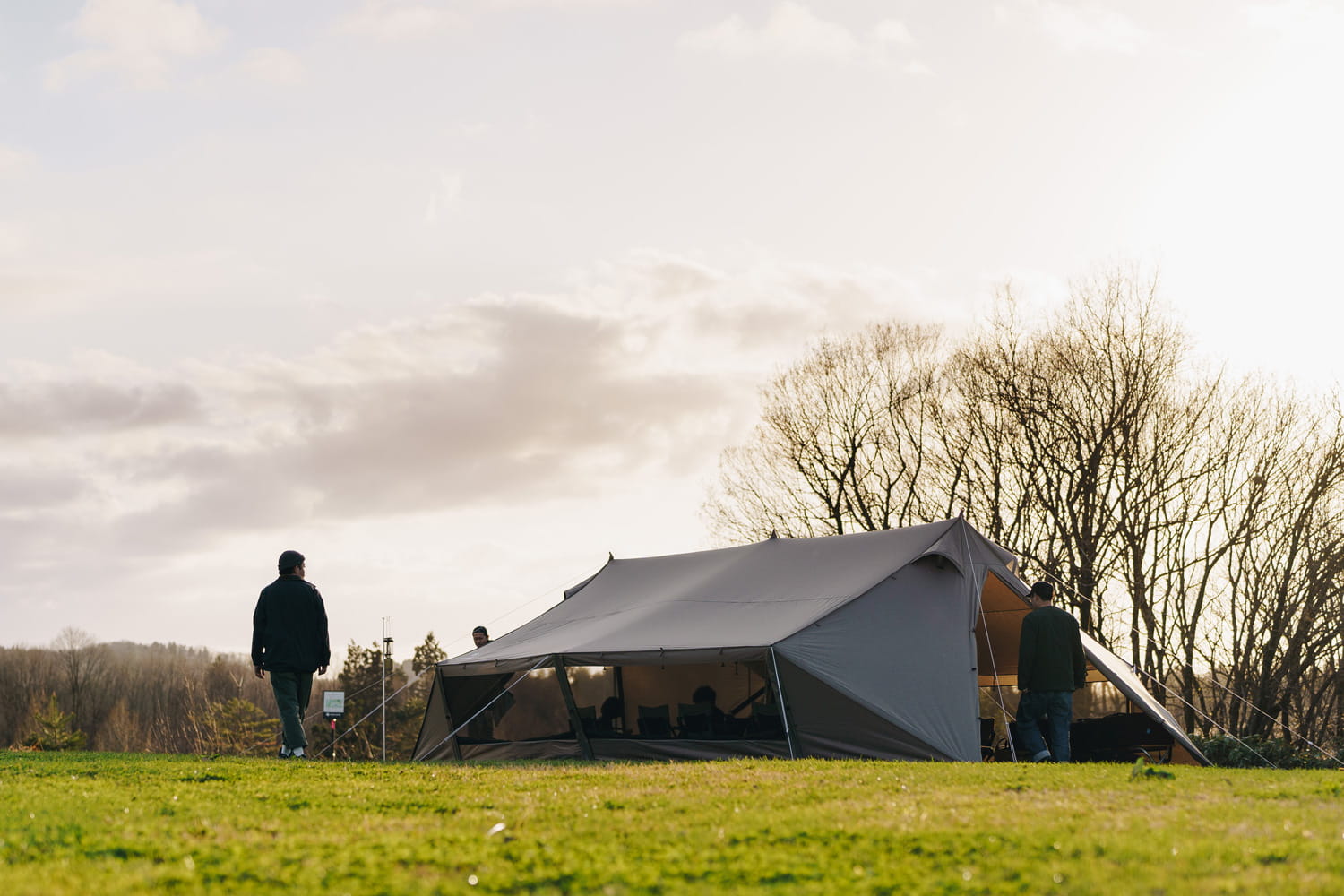 スノーピークの巨大シェルター「グランベルク」の発売日と価格等まとめ