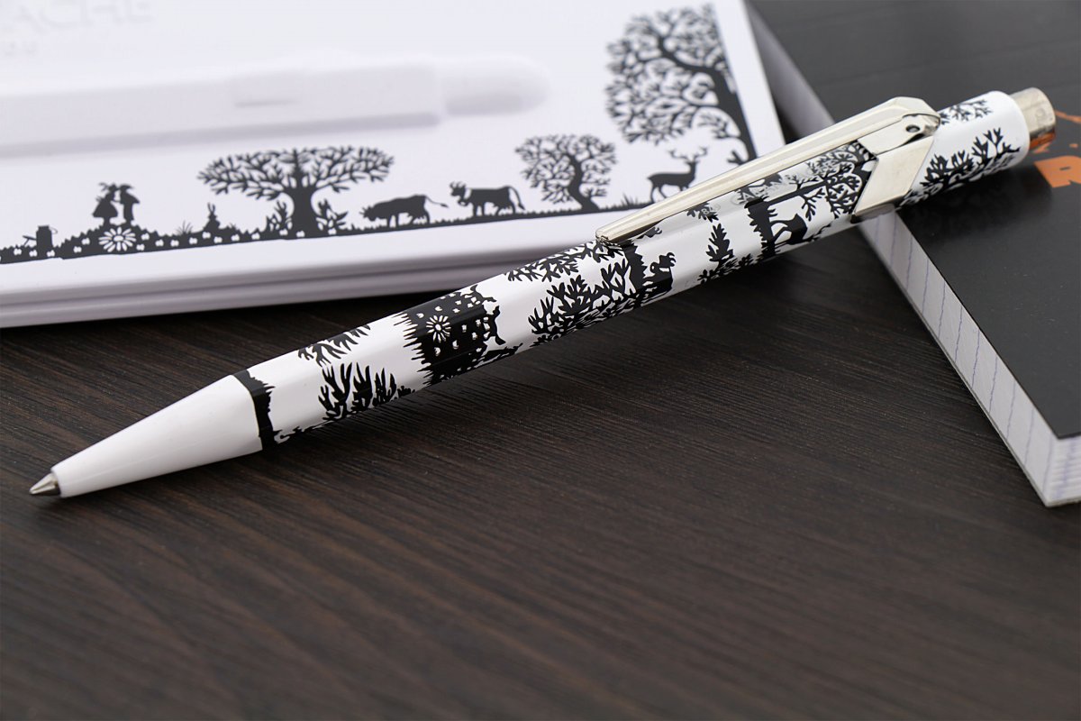 カランダッシュ（CARAN d'ACHE） ボールペン849 POPLINE Totally Swiss