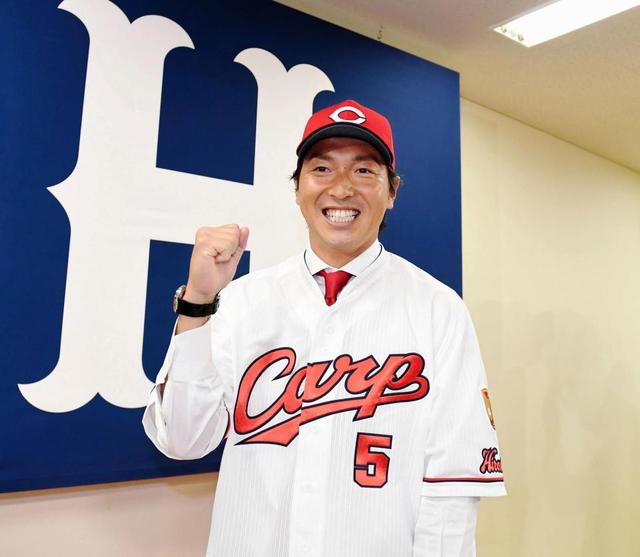 長野が入団会見 赤いネクタイで「開幕戦から試合に出られるように