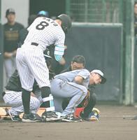 阪神・岡田監督 背番号80披露「いろんな話をこれからやっていきたい