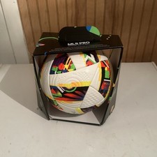 アディダス トルファブリック ブンデスリーガ サッカーボール サイズ5