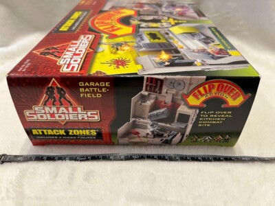 Small Soldiers FLIP OVER ACTION ATTACK ZONES includes 4 micro
