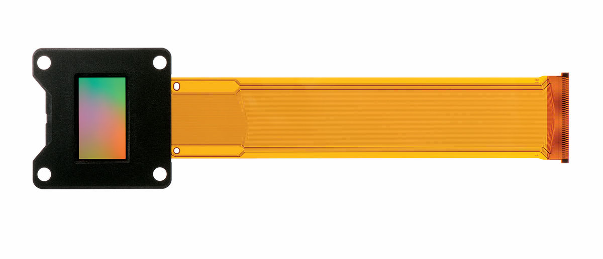 ソニーのヘッドマウントディスプレイ新モデル「HMZ-T2」、日本の発売日