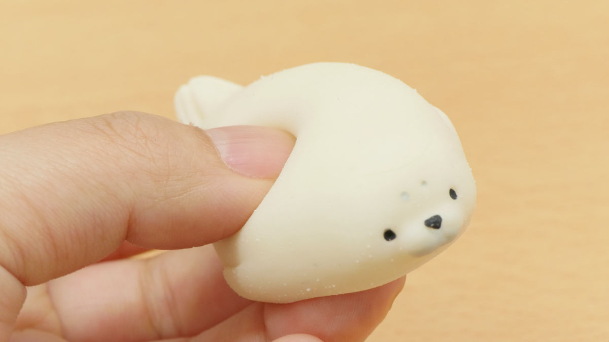 つきたてのお餅みたいなもちプニ触感の「やわらかフィギュア(あざらし