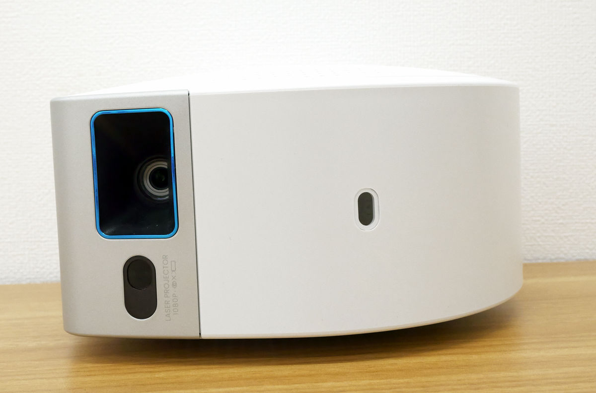 設置場所も角度も自由自在でどこでも映画気分が味わえるBenQのモバイル