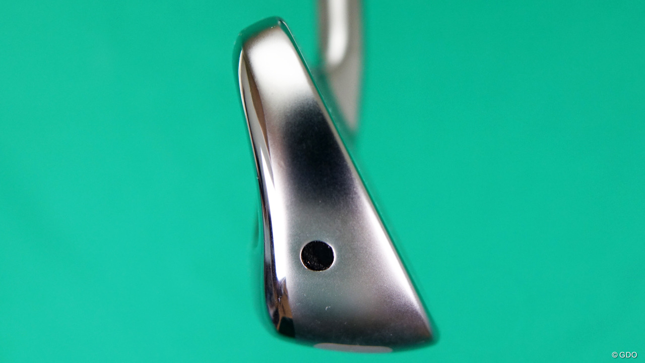 スリクソン ZX4 アイアンを西川みさとが試打「飛び姿が満点」｜GDO