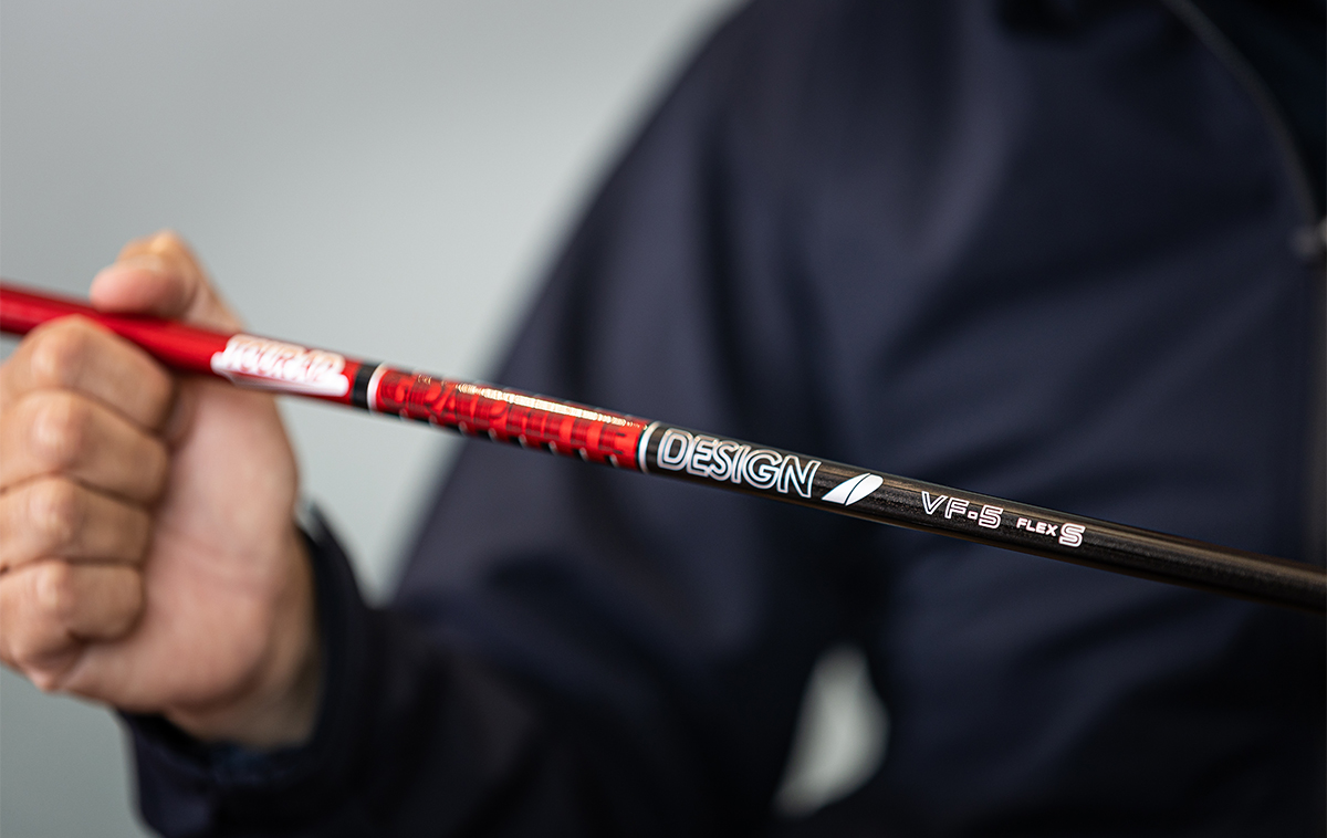 ウッズにトーマス トッププレーヤーたちがほれ込んだ“赤黒シャフト”(1