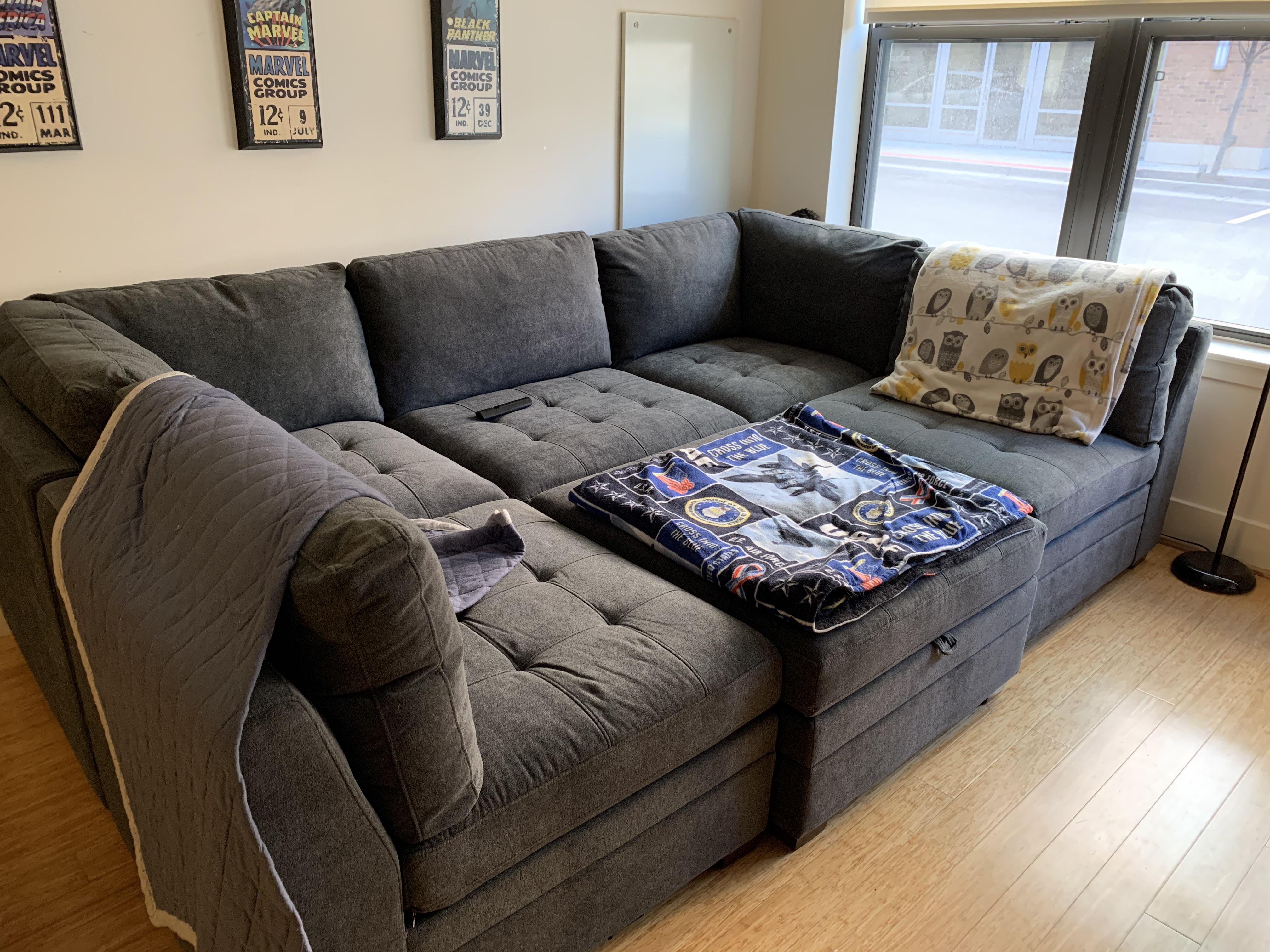 今日、トーマスビルのソファーが届いたんだけど、もうマジで最高。 : r