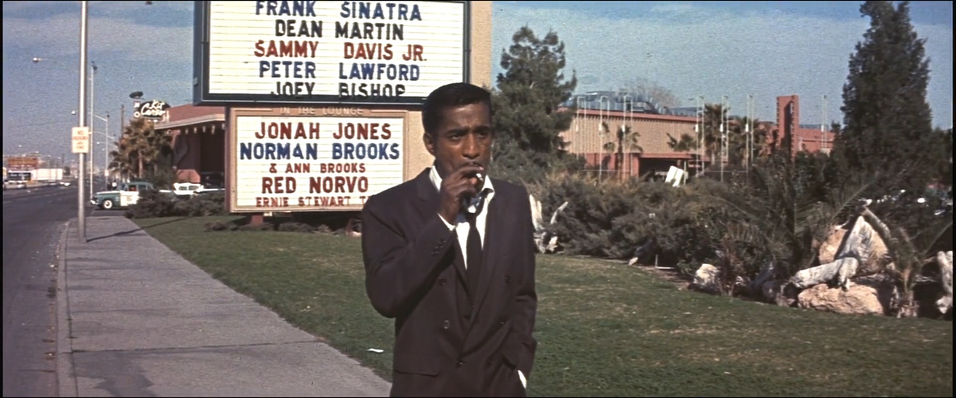 オーシャンズ11（1960年）のラストシーンでは、キャストの名前が看板に