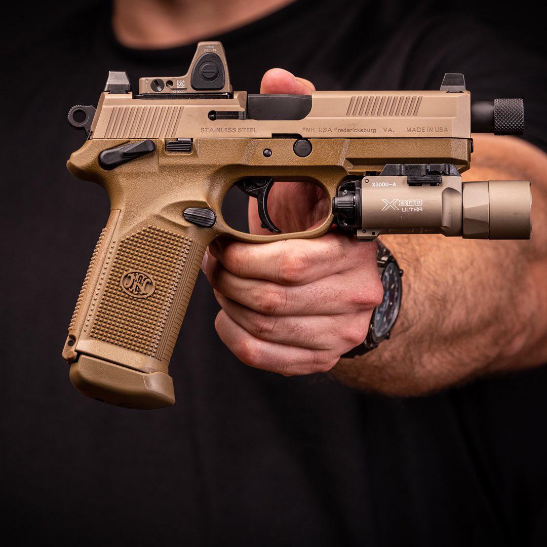 FN FNX-45 Tacticalに最適なホルスターってどれ？サイレンサー