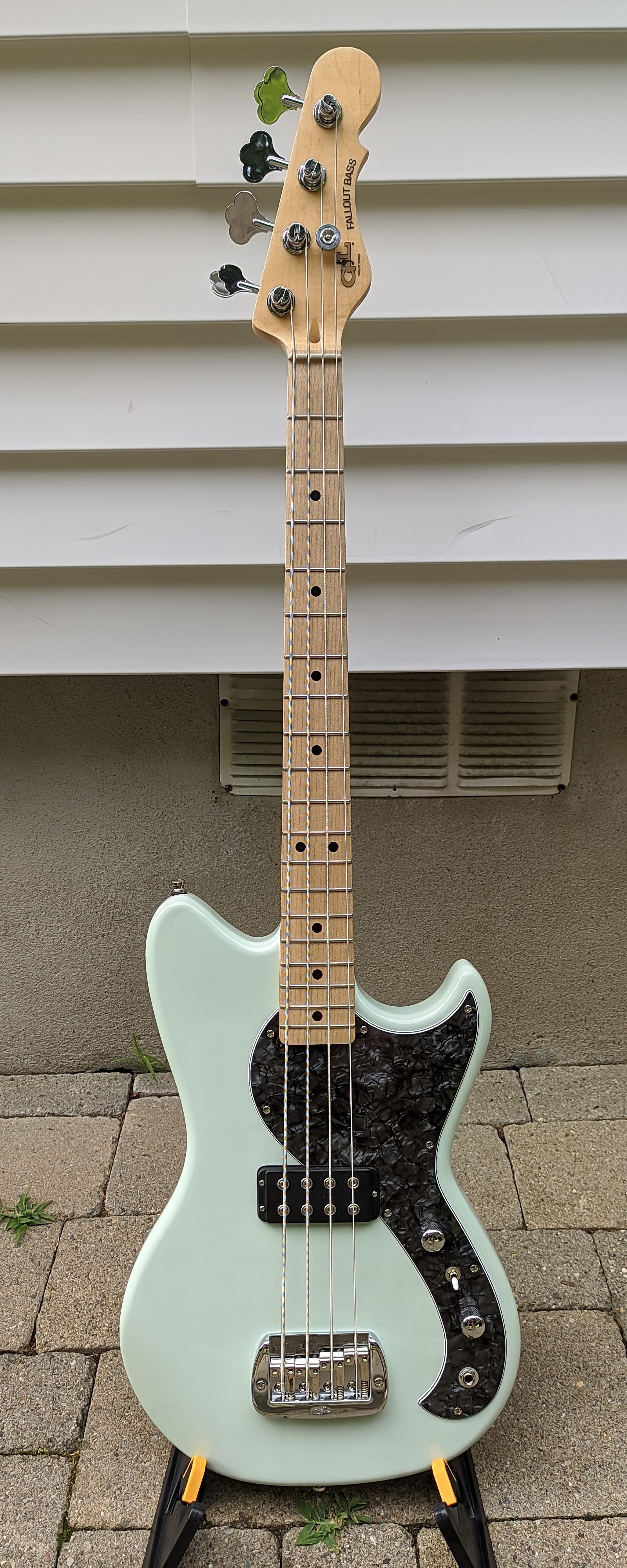 Made a couple of modifications to my G&L Tribute Fallout Bass : r