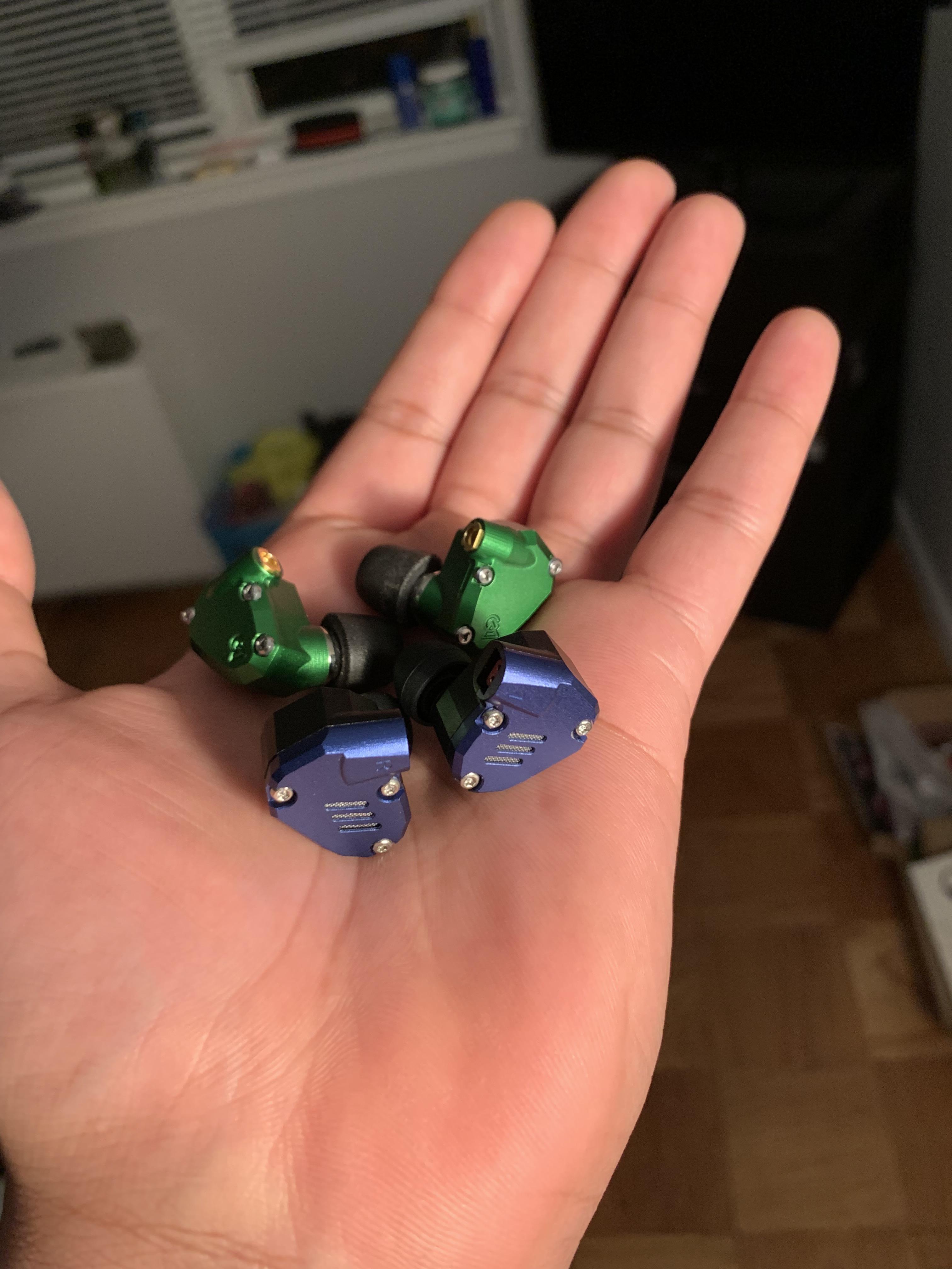 Andromeda's vs. KZ ZS7 : r/headphones