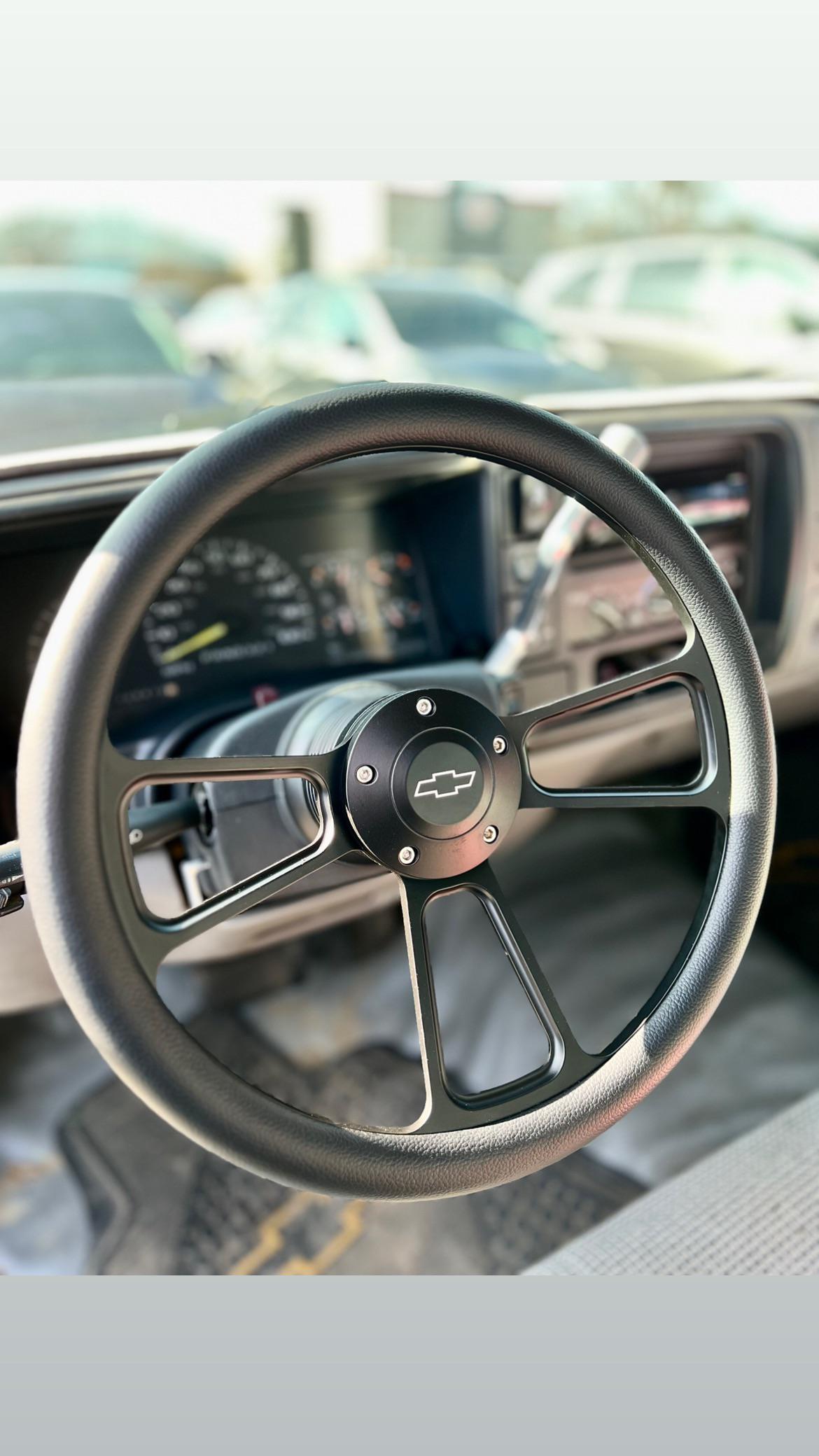 Forever Sharp ステアリングホイール : r/Chevy