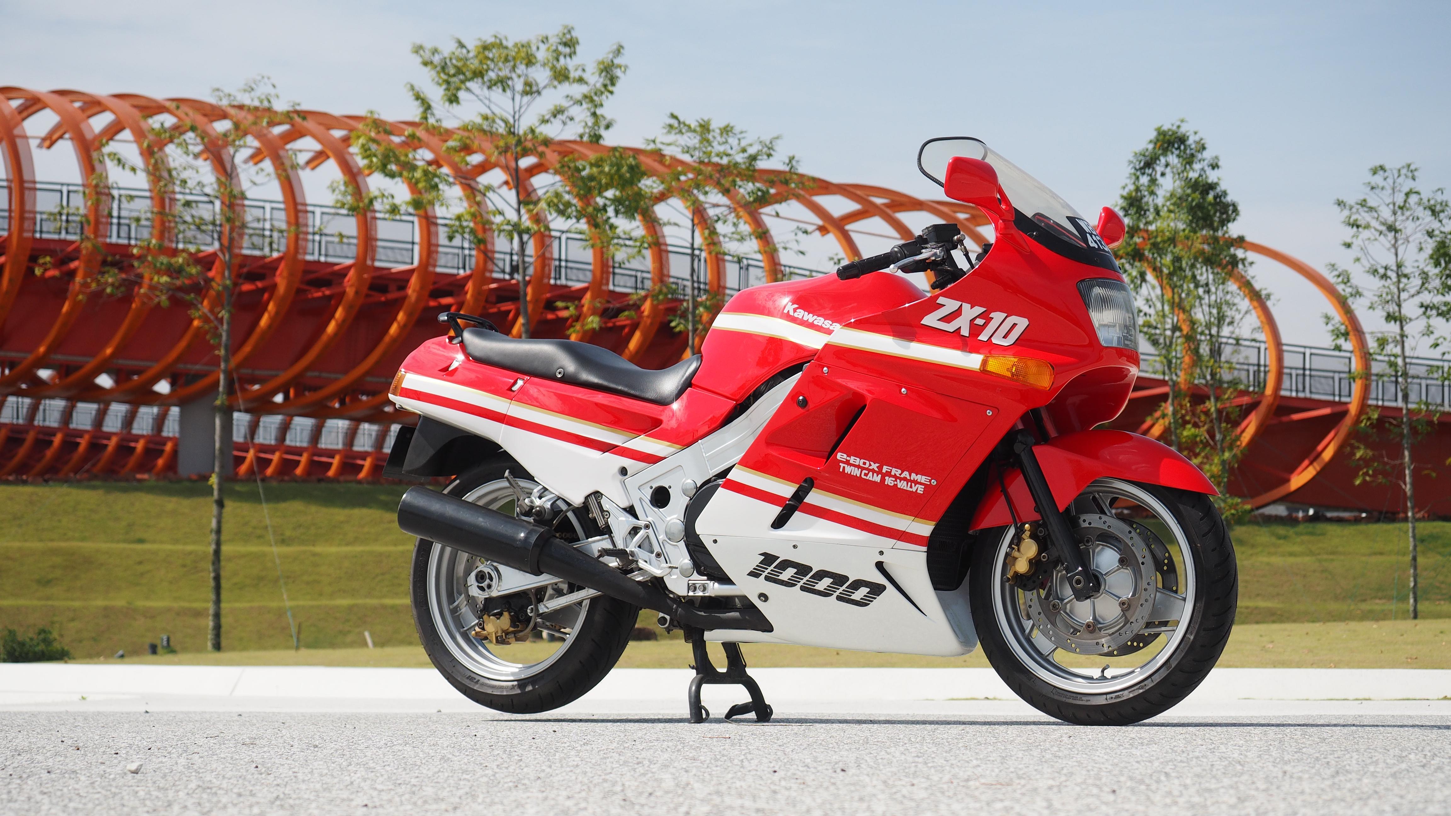 亡くなった父のKawasaki ZX-10 B2 (1989年式)。2002年に売って、2020年