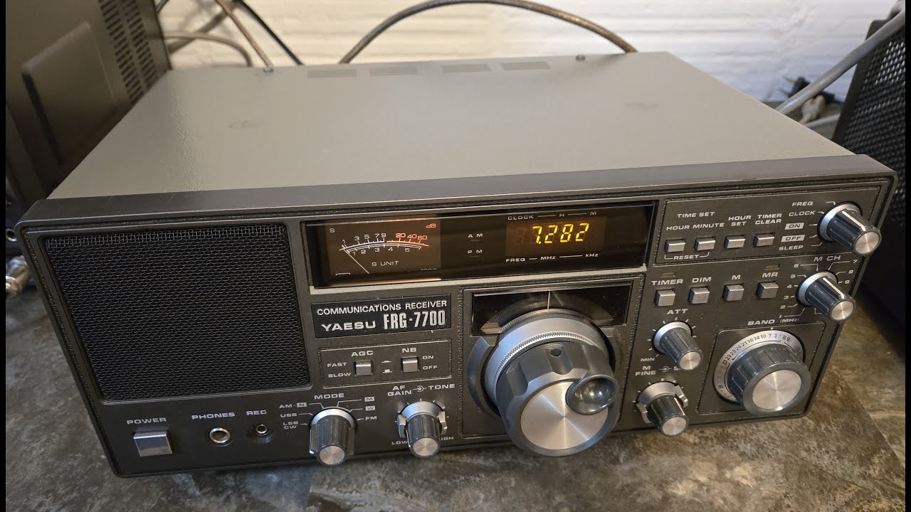 Yaesu FRG-7700 Shortwave Ham Radio Communications Receiver With