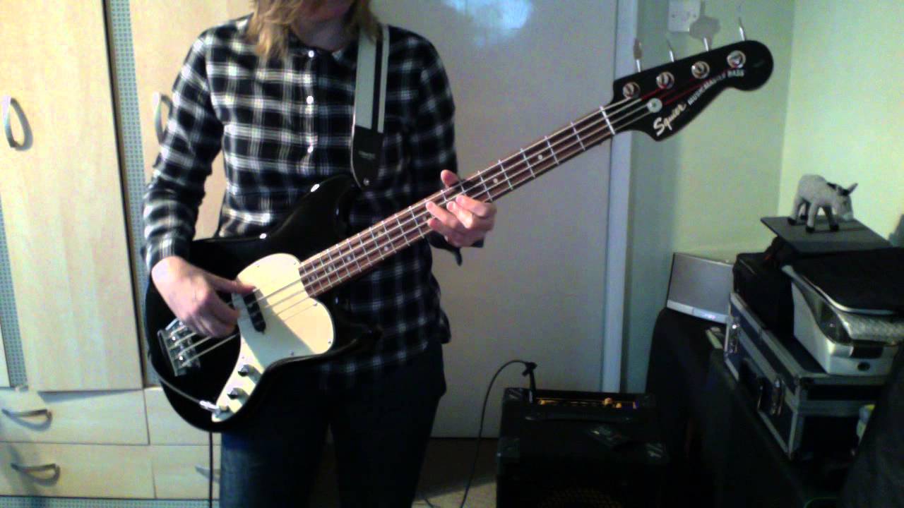 Squier Vista Musicmaster Bass Demo - YouTube