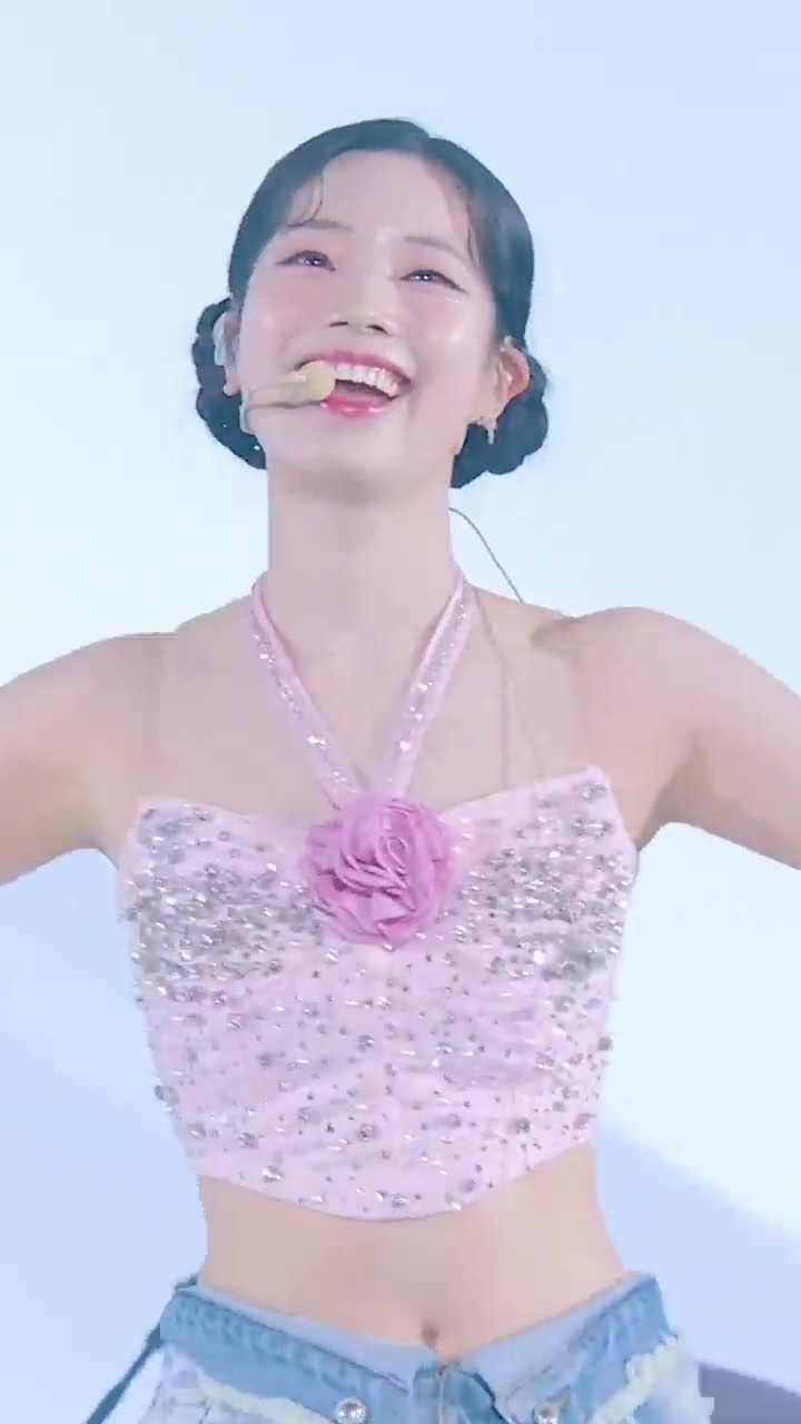 TWICE LIVE DVD & Blu-ray『TWICE 5TH WORLD TOUR 'READY TO BE' in