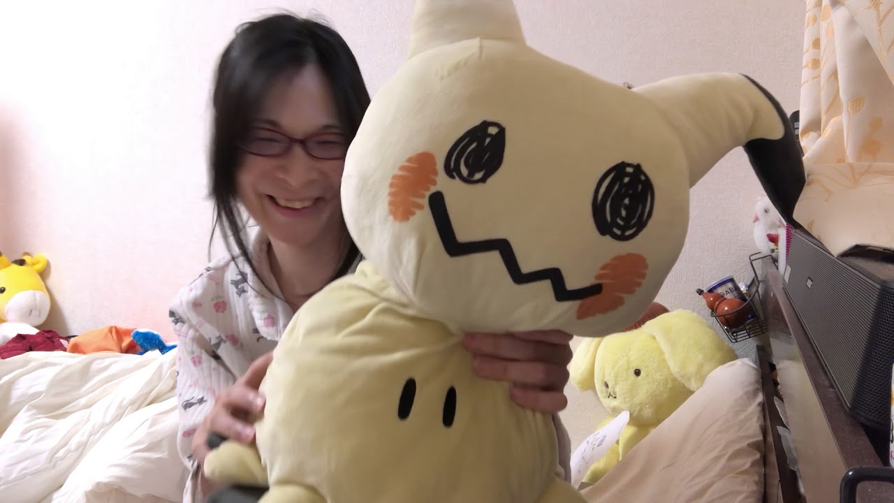 ミミッキュの首が折れる 等身大ぬいぐるみ - YouTube