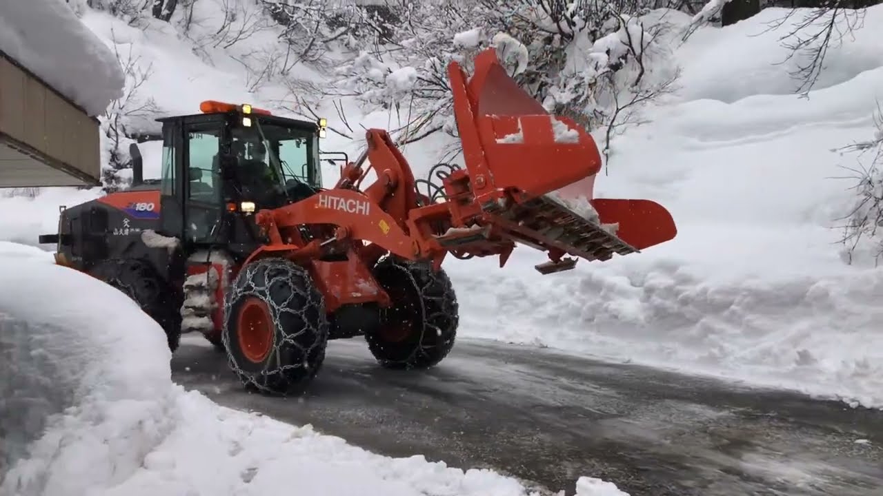 雪国の英雄 除雪のプロ 毎日本当にありがとうございます HITACHI ZW180