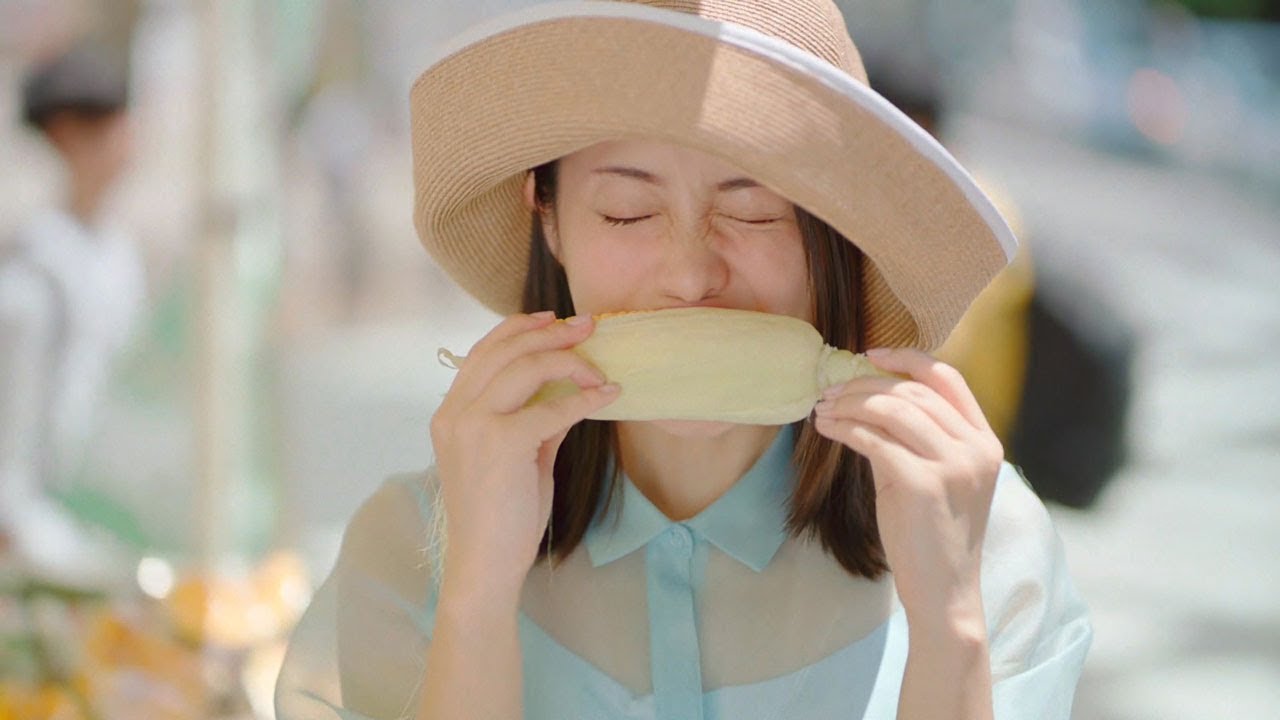 Athena New Yorkのアイテムを着用した芸能人の私服、衣装: 1ページ目