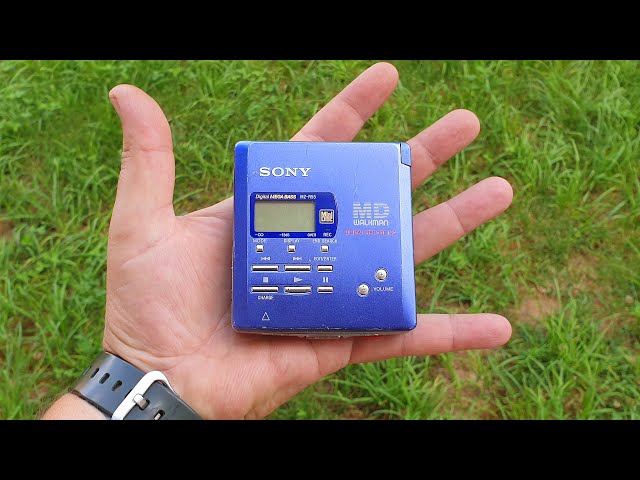 Sony MD Walkman MZ-R55 from 1999 made in japan - YouTube