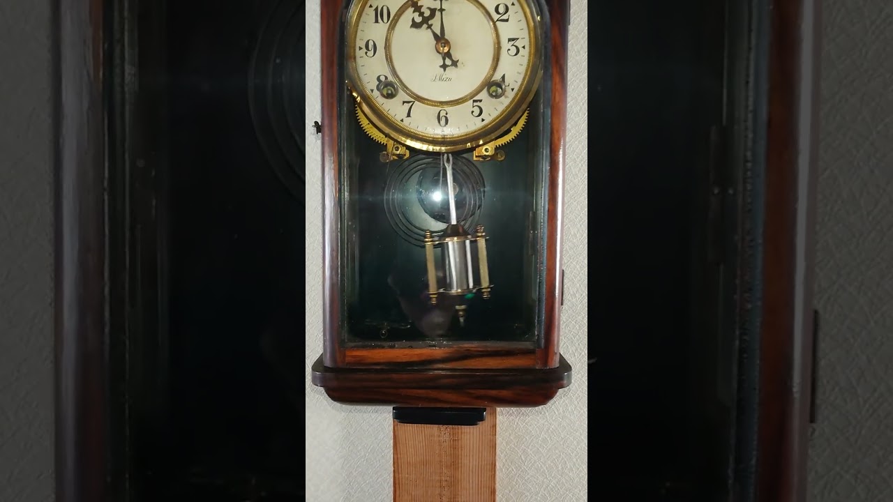 S.mizu 黒柿スリゲル小角丸ゼンマイ振り子時計 - YouTube