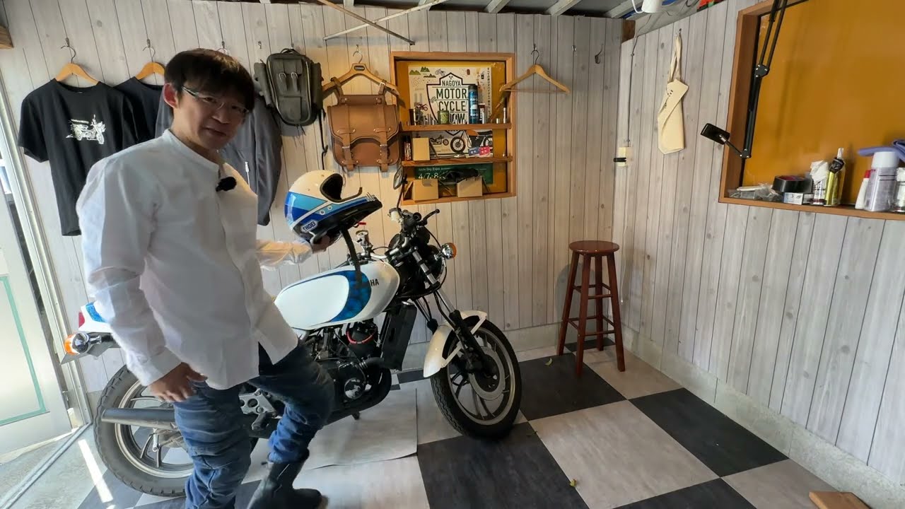 レーシングスーツ並の強度を誇るデニム - YouTube