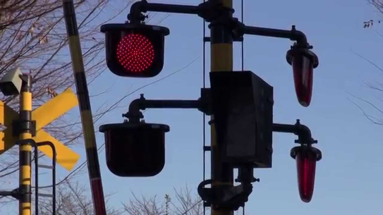 上信電鉄 踏切(2) 両面形+全方向警報灯 - YouTube