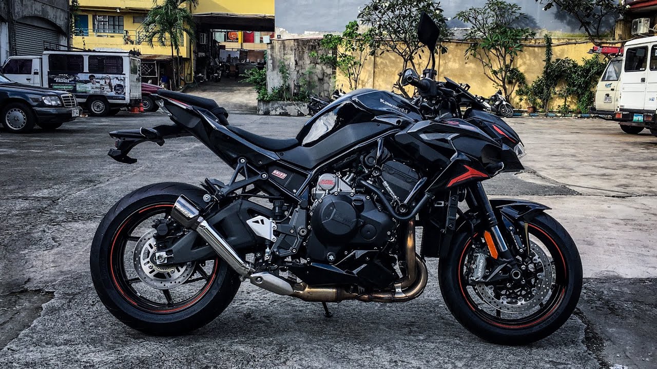 Slip-on exhaust system on a 2024 Kawasaki ZH2 - YouTube