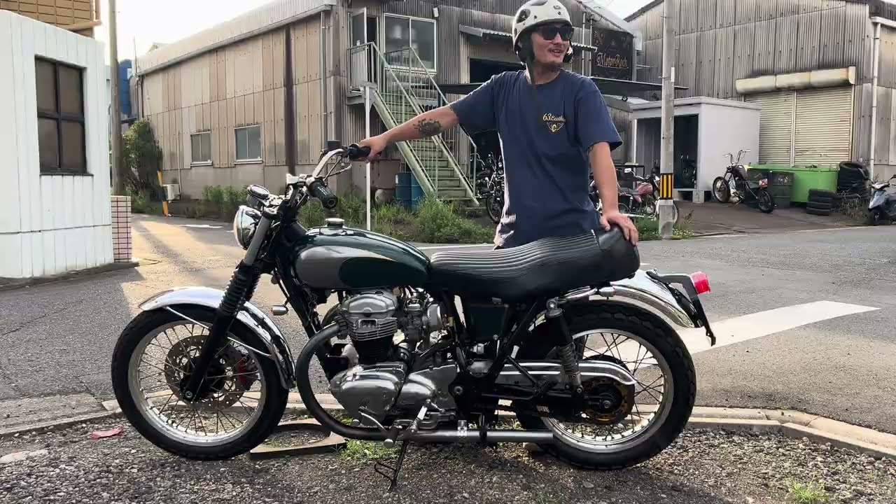 W650/400用 オールドスタイル手曲げマフラー Type1 - YouTube